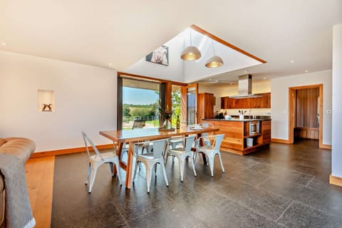 Walnut Barn Dining Area - StayCotswold