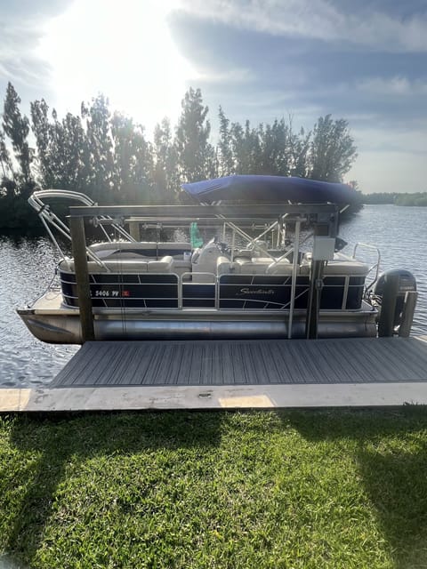 24 Foot Sweetwater Tri-toon