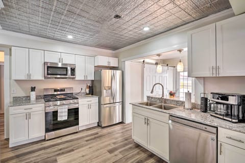 Kitchen | Equipped w/ Cooking Basics