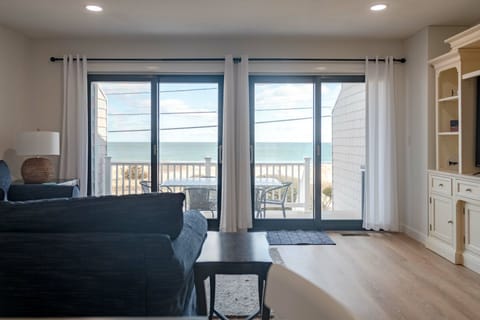 Living room overlooking the Ocean
