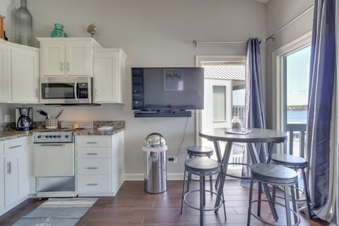 Kitchen | Dishware & Flatware | Coffee Maker