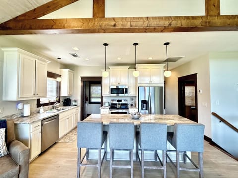 Large island seats 4