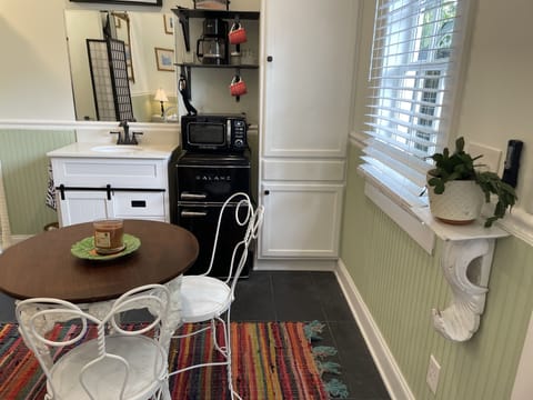 Small do side dining area