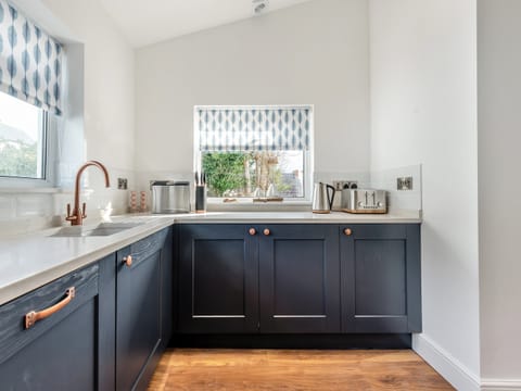 Kitchen | Beachy View - Harbour Heights, Saundersfoot
