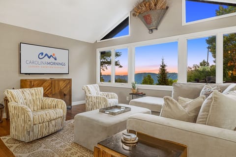 Enjoy Beautiful Mountain Views & Luxury Furnishings