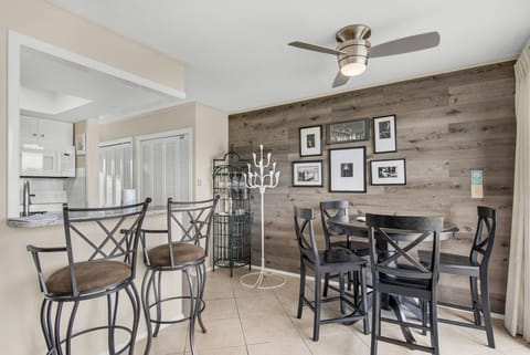 Dining plus eat-in bar seating