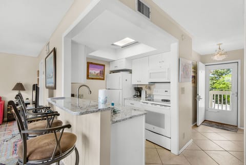 Kitchen with eat-in bar