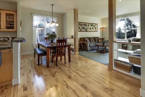 "Great place, well stocked, clean, good location. No complaints!" - Alycia