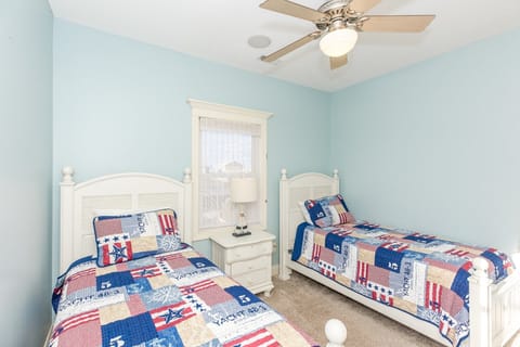 Top Floor 2 Twins Bedroom II