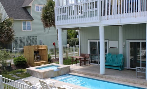 Grillling Area Off Pool