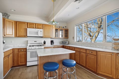 The bright kitchen is fully equipped with everything you need to prepare a delicious meal.