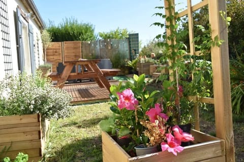 jardin et coin repas extérieur