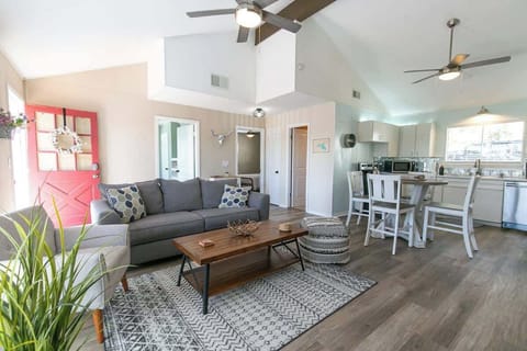 Open concept to enjoy everyone's company.
