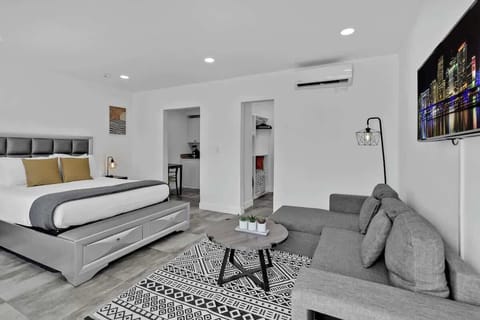 Stretch out and settle in—this stylish studio features a comfy bed, cozy sofa, smart TV, and kitchenette. Ideal for couples or solo travelers seeking a modern vacation rental with all the essentials.