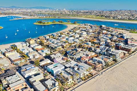 Prime San Diego location set directly between Mission Bay and the Pacific Ocean