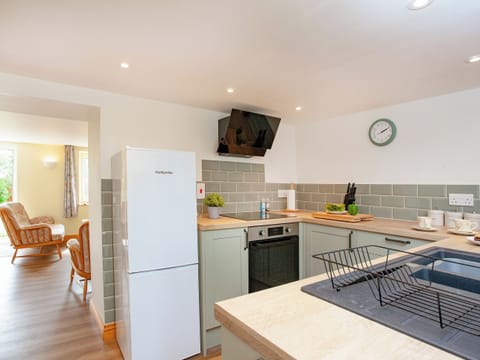 Kitchen | Trelawney Cottage, St Austell