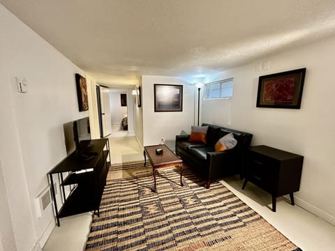 Nice cozy living room with Roku TV, WIFI