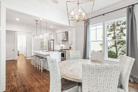 The dining table seats 6 with breakfast bar seating for 4