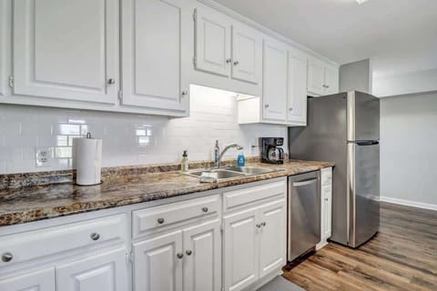 A view of the kitchen!