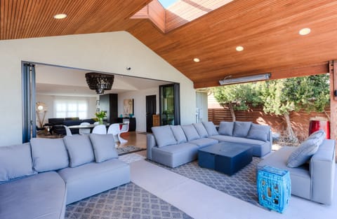 Indoor/outdoor living at its best! Retractable Nana Wall connects the spaces.