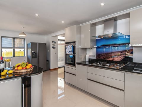 Kitchen area | Llygaid-yr-Haul at Parrog Point, Newport, Pembrokeshire Coast