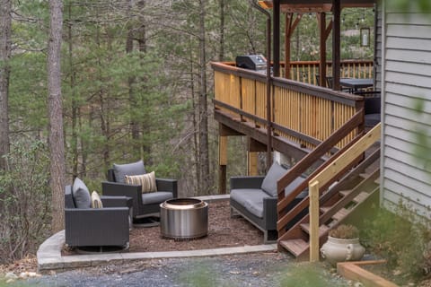 S'more alley! Bring your firewood and enjoy the great outdoor fire pit area!