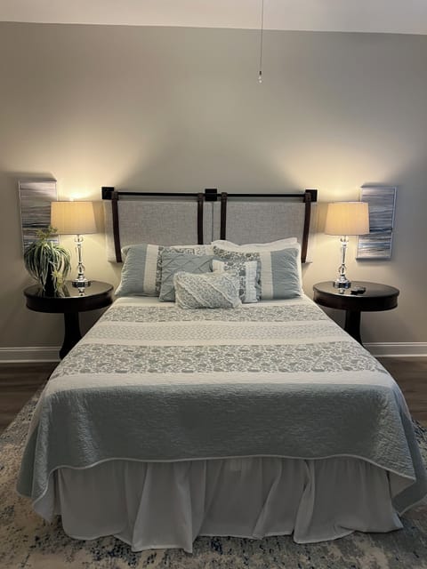 Primary bedroom-queen bed