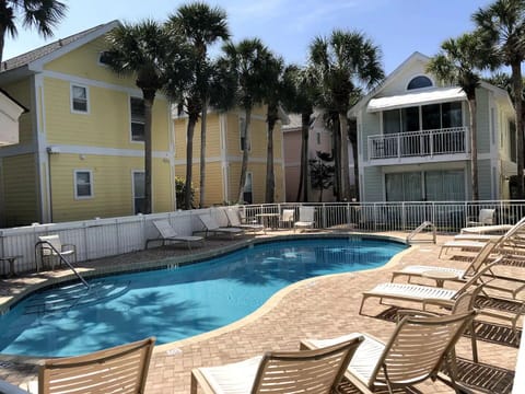 Beautiful rental in a cozy village just steps away from the beach and shopping