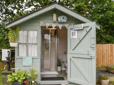 Shower room | Eeyore - Sunny Pooh Corner, Beaworthy