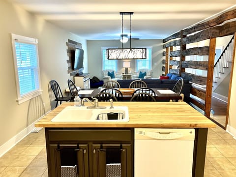 kitchen/dining/living