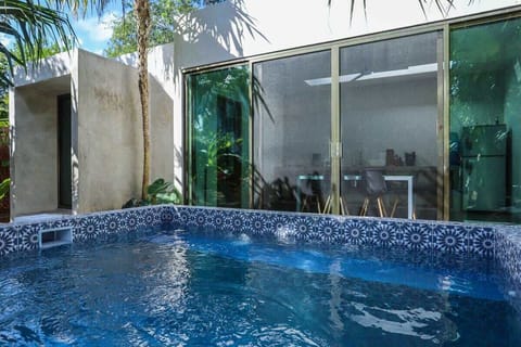 Villa with small swimmingpool in front of the kitchen.