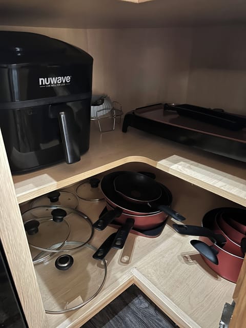 Air fryer, pot & pans, indoor griddle 