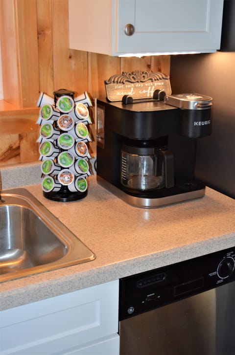 Duel drip/pod coffee maker