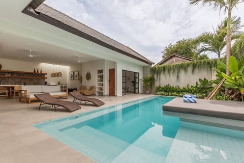 Pool, daybed and outdoor