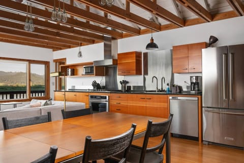 Cook delicious meals for breakfast, lunch, and dinner in this fully equipped kitchen. We suggest grabbing some seafood from a local market.