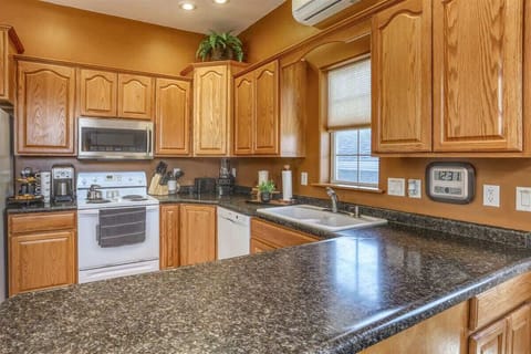 Fully equipped kitchen