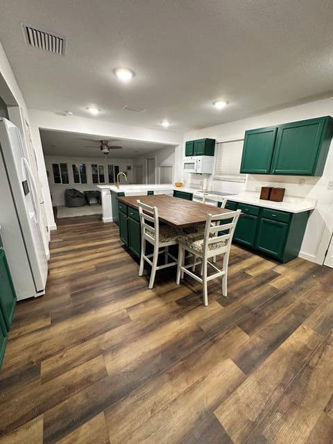 Cookies Cottage Kitchen