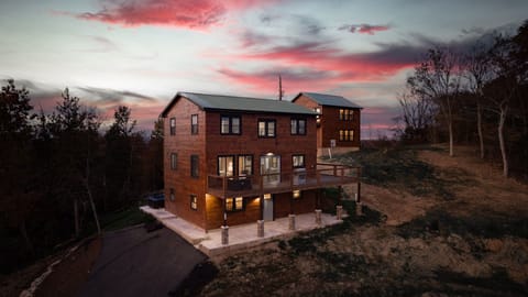 Main house and game house at sunset! So much to do!