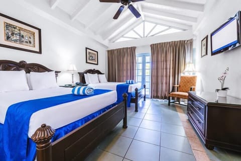 Unit with 2 Double beds. Exact unit will be assigned upon arrival. Views, colors and decor may vary.