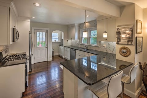 Bridgeport Vacation Rental | 1,519 Sq Ft | 3BR | 2BA | 3 Steps Required to Enter