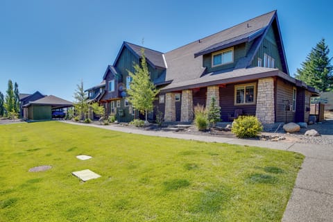 Cle Elum Vacation Rental | 3BR | 2.5BA | Steps Required for Access | 1,285 Sq Ft