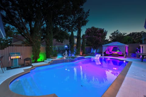 Rowlett Vacation Rental | 4BR | 2.5BA | Step-Free Access | 1,772 Sq Ft