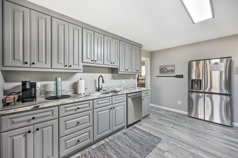 Kitchen | Coffee Maker | Trash Bags & Paper Towels Provided