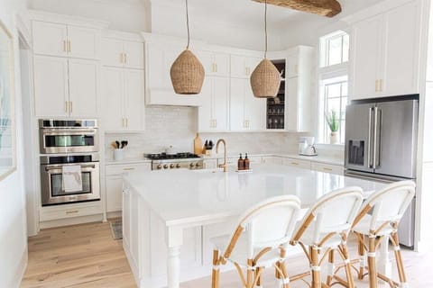 This chef-inspired kitchen is both functional and stylish.