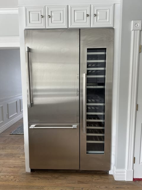 Stock all of your food in this Viking refrigerator with wine chiller ! 