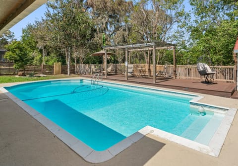 The pool itself is a marvel of modern design, with a sleek and inviting appearance that is sure to catch your eye.