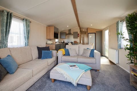 Spacious & light living Area 