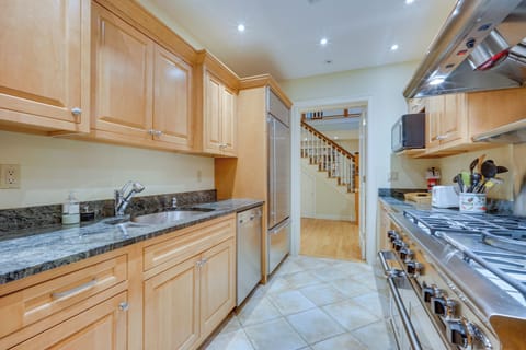 Kitchen | Keurig | Blender | Lower Level