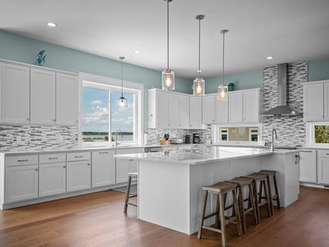 Very Spacious and Modern Kitchen