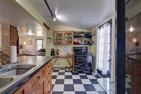 Well-stocked coffee bar and kitchen for easy home-cooked meals